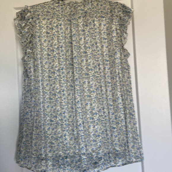 Short Sleeve Summer Blouse - Picture 2 of 6